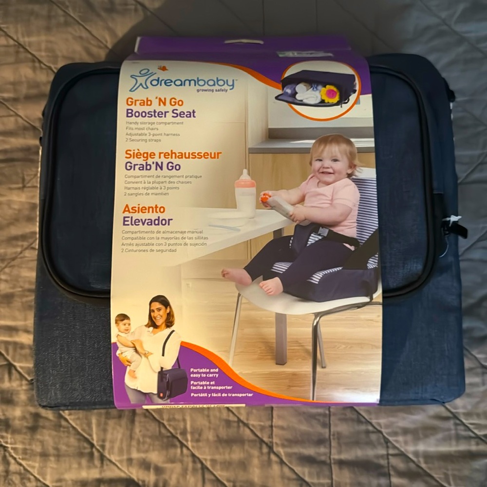 Grab n’ Go Boster seat by dream baby